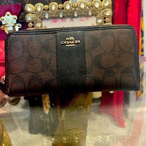Coach Wallet 🤎